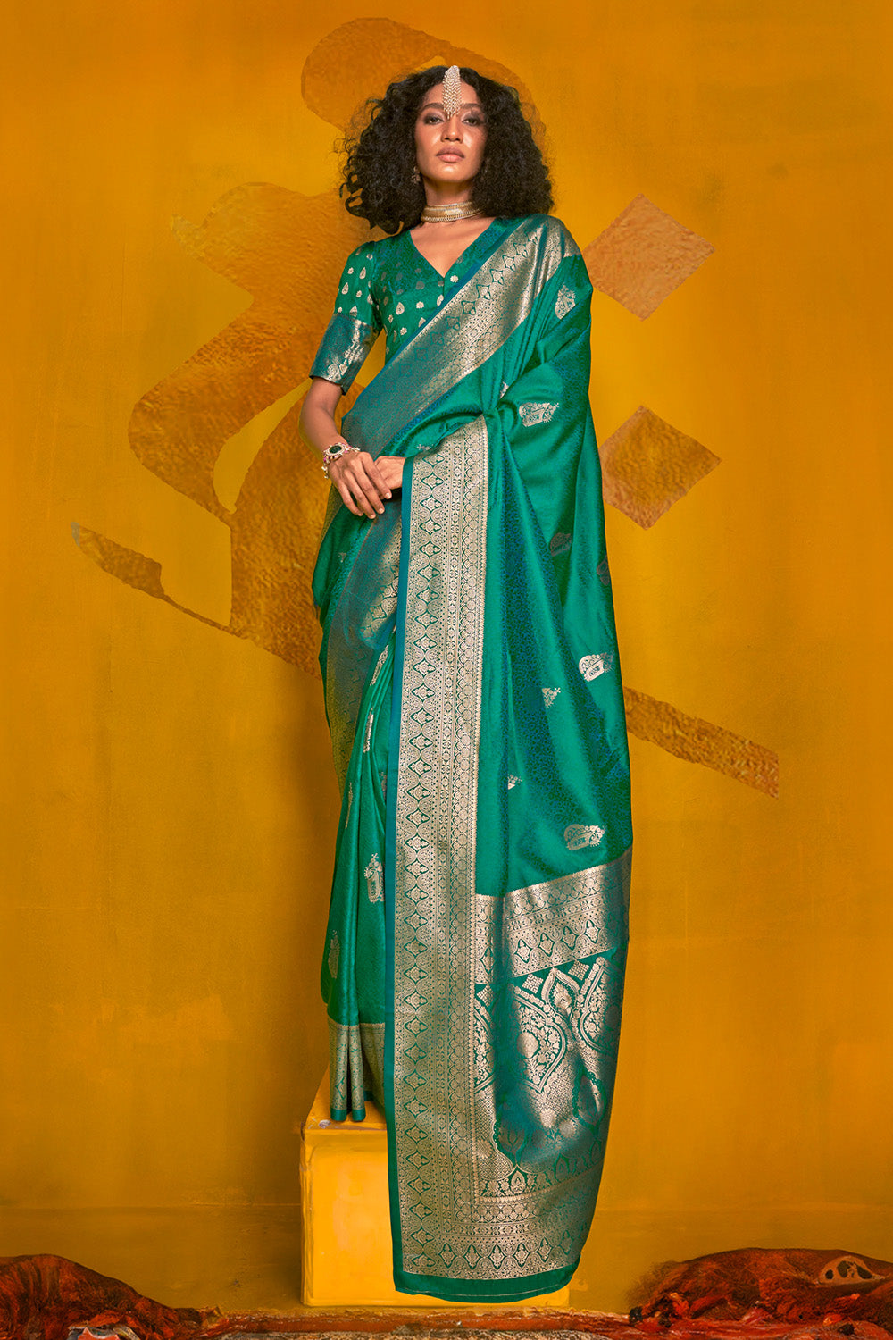 Green Banarasi Saree With Pallu And Blouse