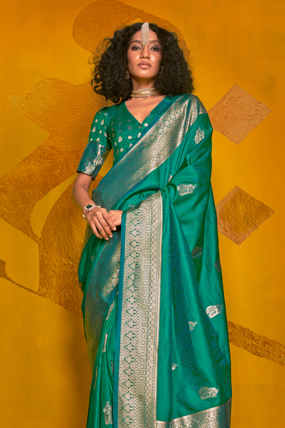 Green Banarasi Saree With Pallu And Blouse