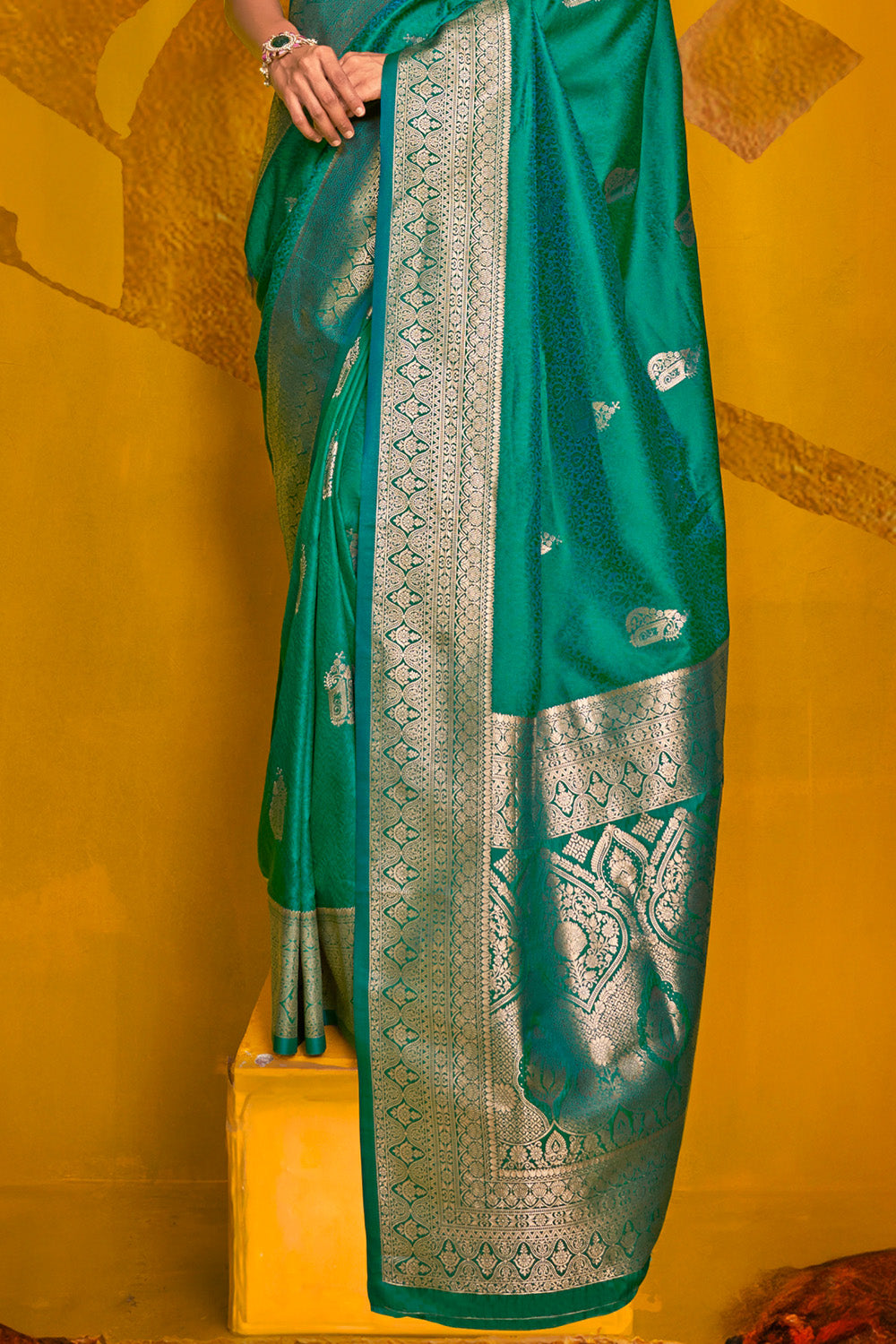 Green Banarasi Saree With Pallu And Blouse