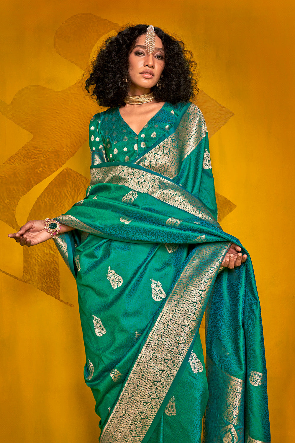 Green Banarasi Saree With Pallu And Blouse