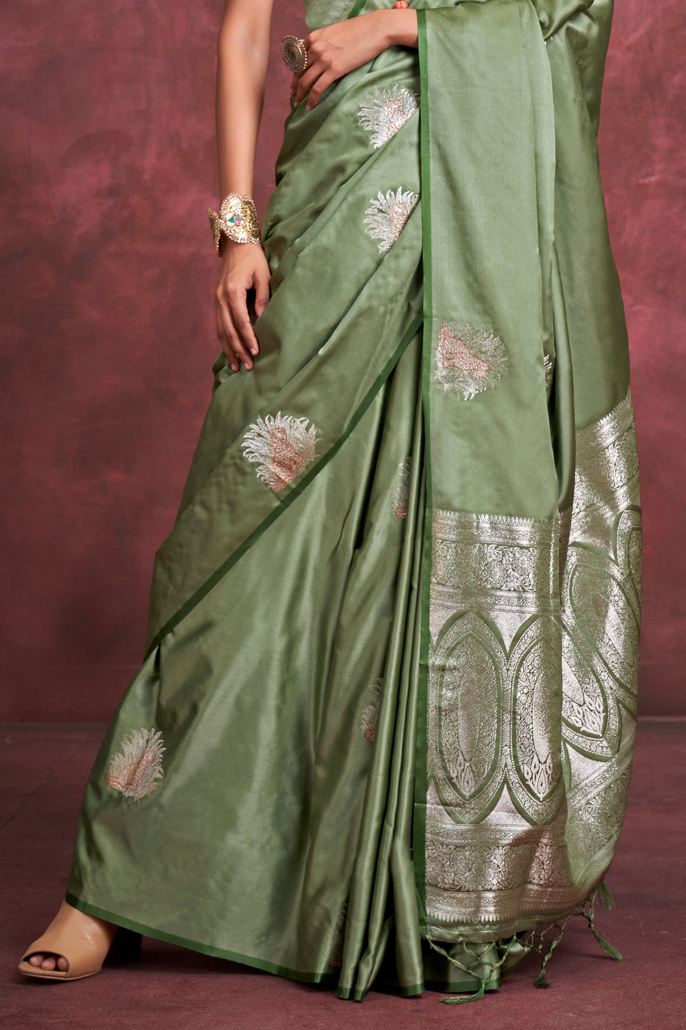 Green Tone Banarasi Saree Zari Pallu And Blouse