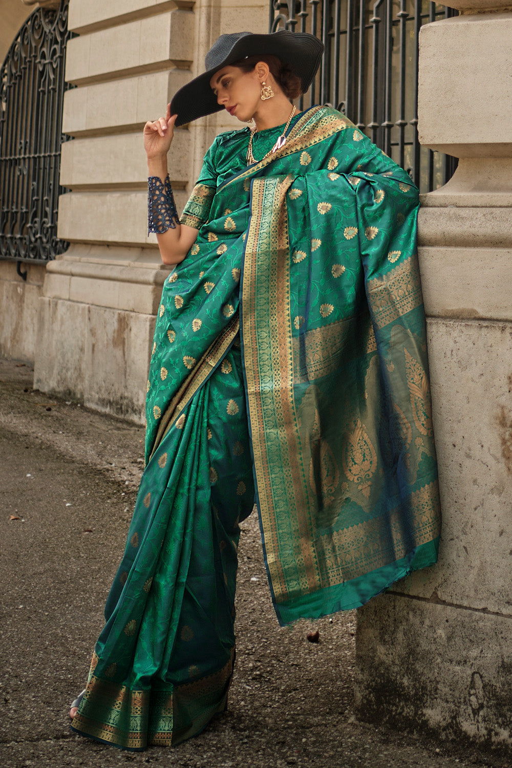 Green Soft Saree Contrast Pallu With Blouse