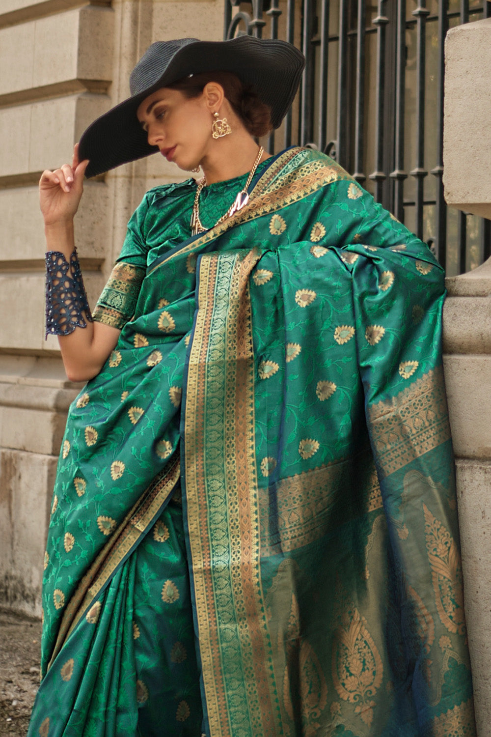 Green Soft Saree Contrast Pallu With Blouse