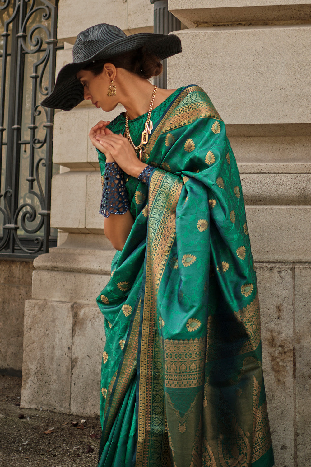 Green Soft Saree Contrast Pallu With Blouse
