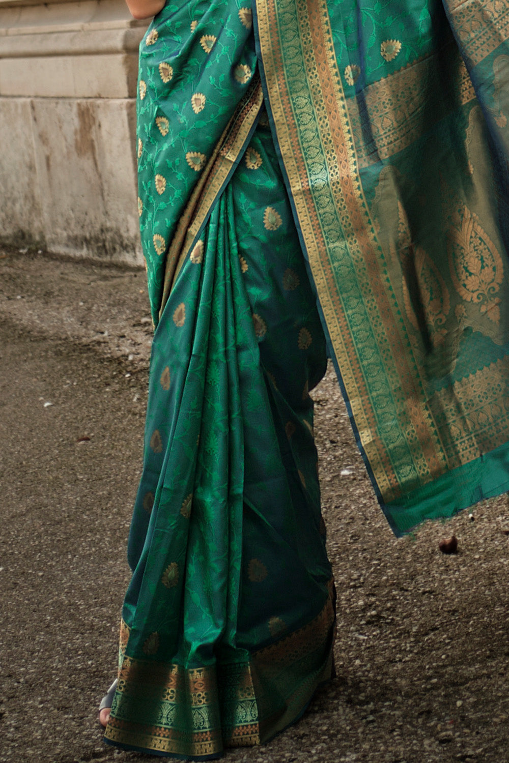 Green Soft Saree Contrast Pallu With Blouse