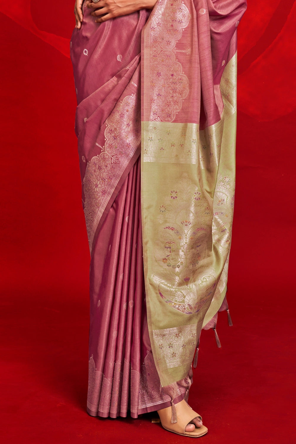 Dusty Pink Saree With Contrast Pallu And Blouse