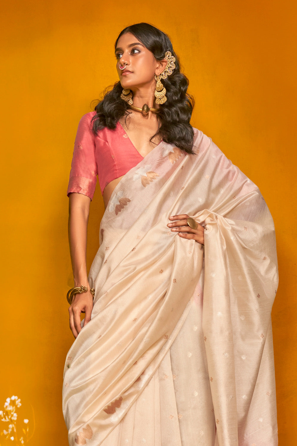 Beige Saree Lotus Design Contrast Pallu With Blouse