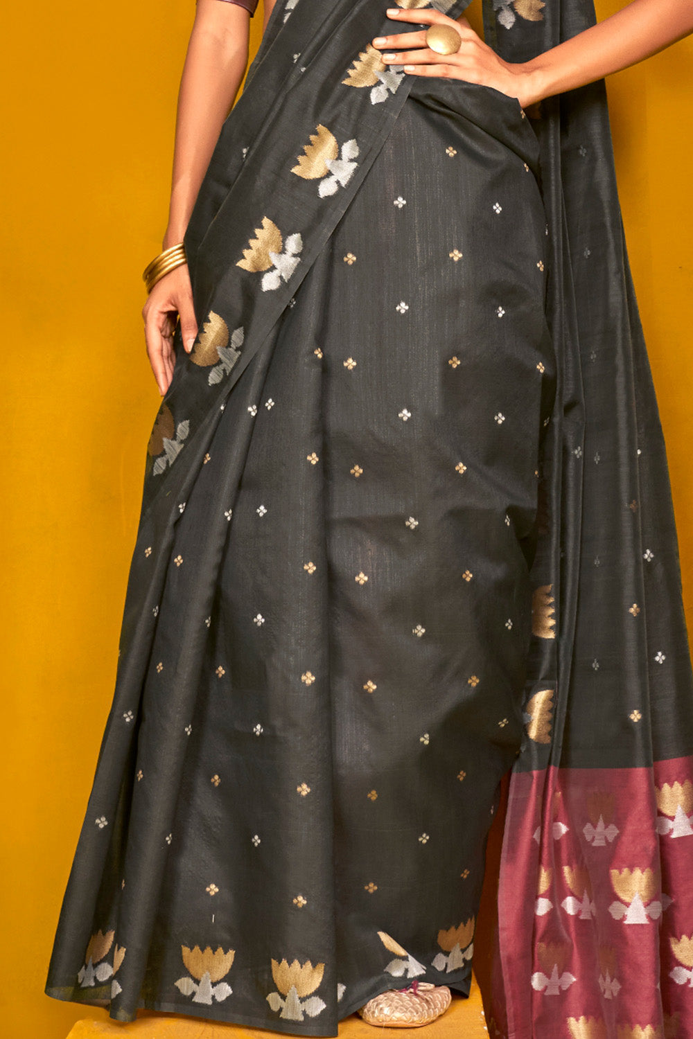 Black Saree Lotus Design Contrast Pallu With Blouse